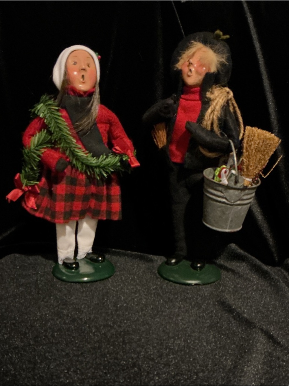 Byers’ Choice Ltd. Carolers